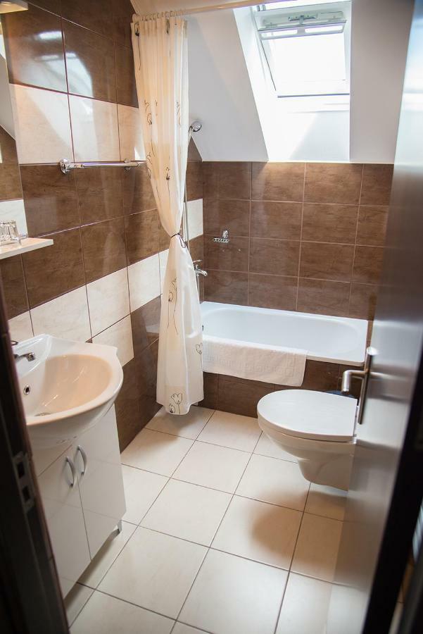 Pensiunea Casa Cu Flori Cisnadioara Exterior foto