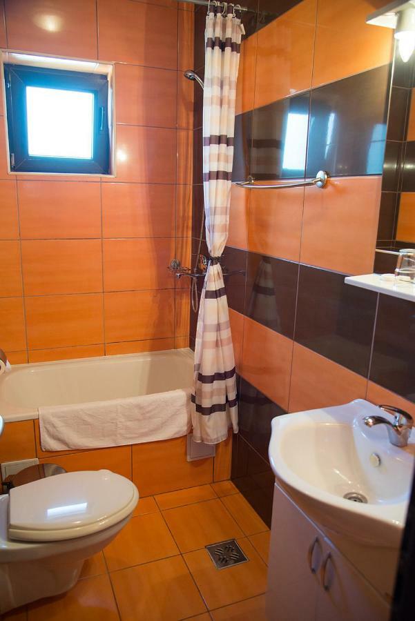 Pensiunea Casa Cu Flori Cisnadioara Exterior foto