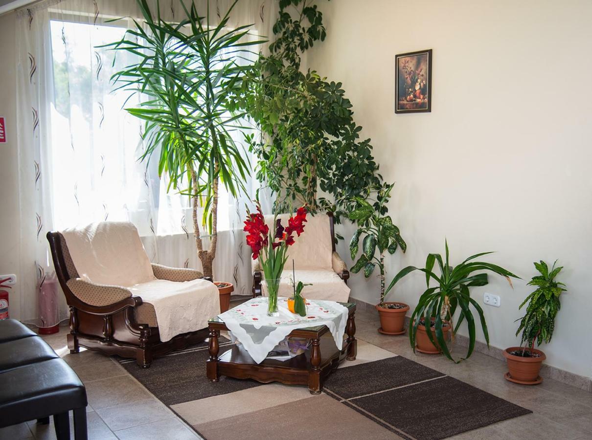 Pensiunea Casa Cu Flori Cisnadioara Exterior foto